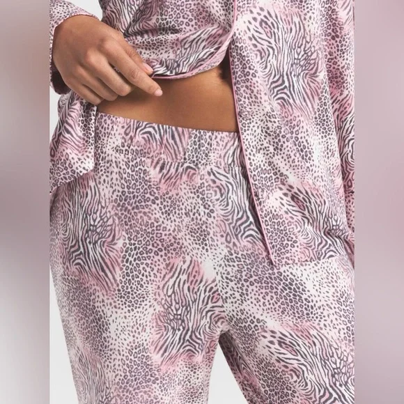 SKIMS - BEST SELLER! Bloom Mini Multi Animal Pajama Set - Picture 9 of 11